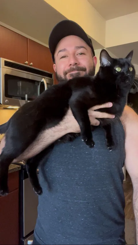 When I discovered Binx doesn’t mind being held as long as it’s monorail-style.