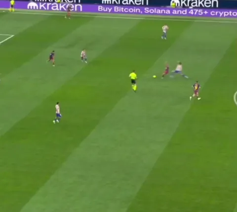 Alternate angle of Yamal nutmeg on Nico Gonzalez and pass for Fermin Lopez 14'