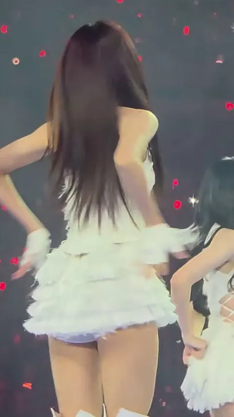 TWICE - Tzuyu &amp; Momo