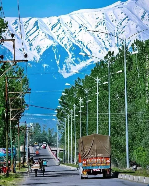 This isn't Switzerland, it's Kashmir! 😍 