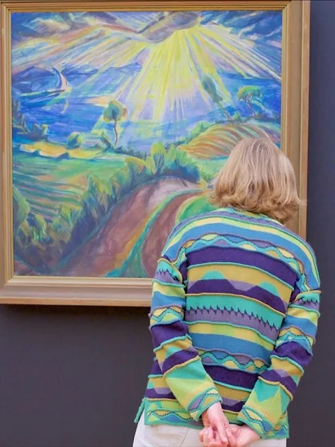 Photographer captures museum visitors who match the artwork on display.