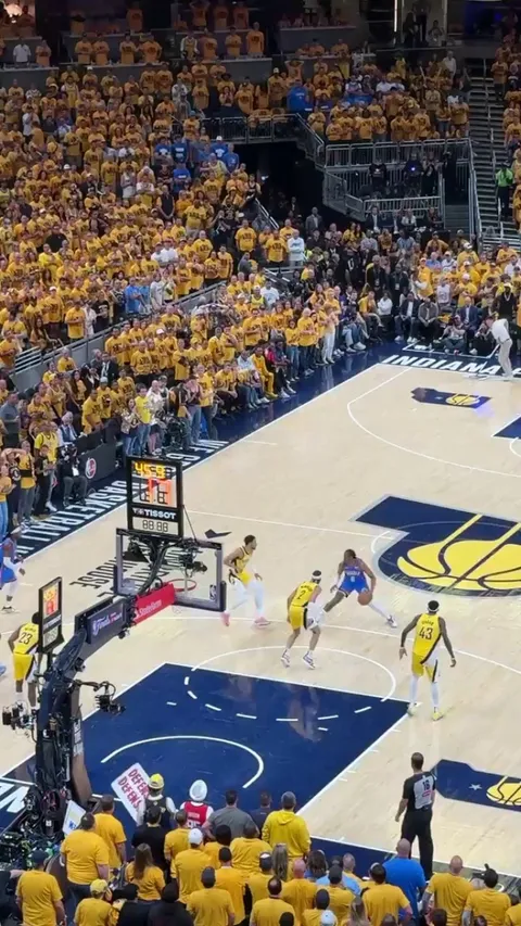 [All-Access] Tyrese Haliburton comes up with the steal and tosses the no-look pass to Pascal Siakam who finishes with the thunderous slam dunk. The Indiana crowd roars to a 108.1 decibel reading.