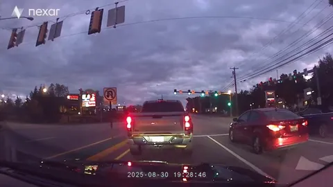 [OC] 2 idoit drivers on the wrong side of the road 🙄