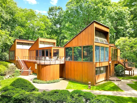 Modern wooden house (Greenwich, Connecticut, US).