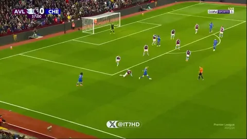 Chelsea’s Mudryk tries a shot from distance but it hits the linesman.