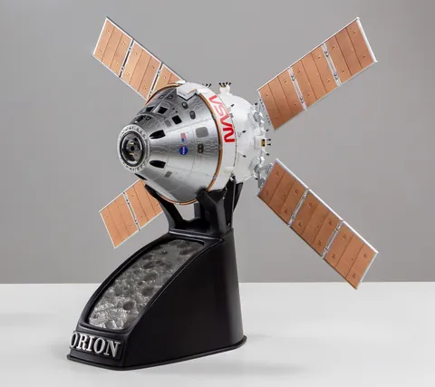I 3D modeled, 3D printed, painted and assembled the world's most detailed Orion model (1:48, 1:24 scales!). 27 removable (magnetic) parts including the capsule. Enjoy!