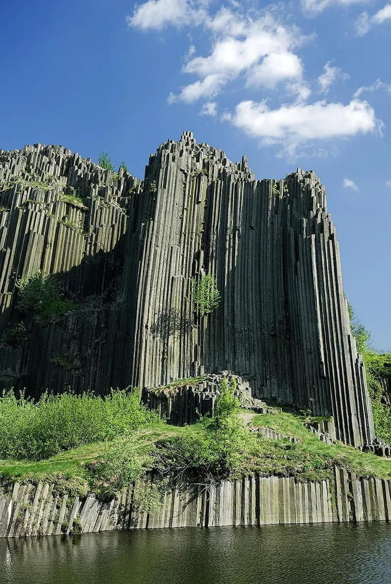 🔥 Panská skála - natural landmark of basalt rock columns in northern Bohemia, Czech Republic 🔥