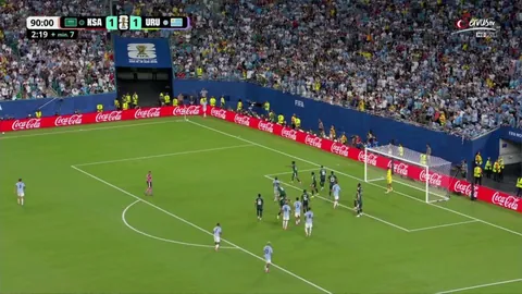 Mohammed Al-Owais save against Uruguay 90+3'