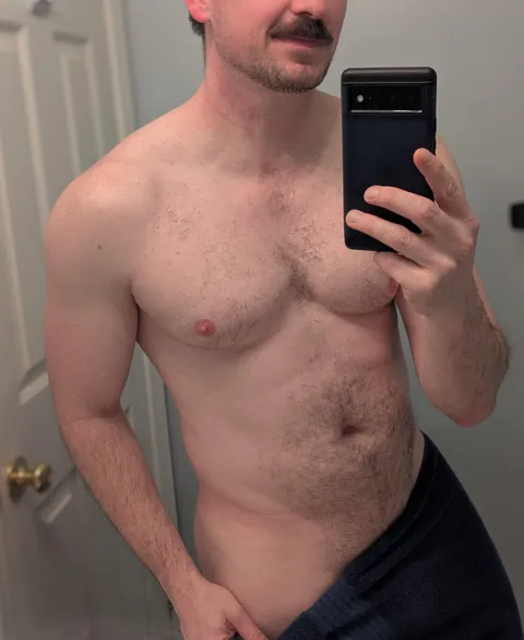 [37] Do you like your DILFs dirty or clean?