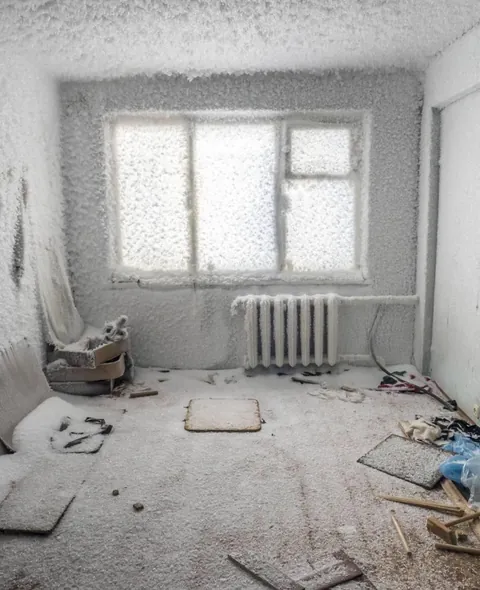🔥Photographer Maria Passer captured the ice-covered abandoned buildings of Vorkuta, in Russia’s Komi Republic, where winter temperatures drop as low as -58°F. As residents leave the dying coal-mining city, snow and ice completely encrust former living rooms, offices, and bedrooms