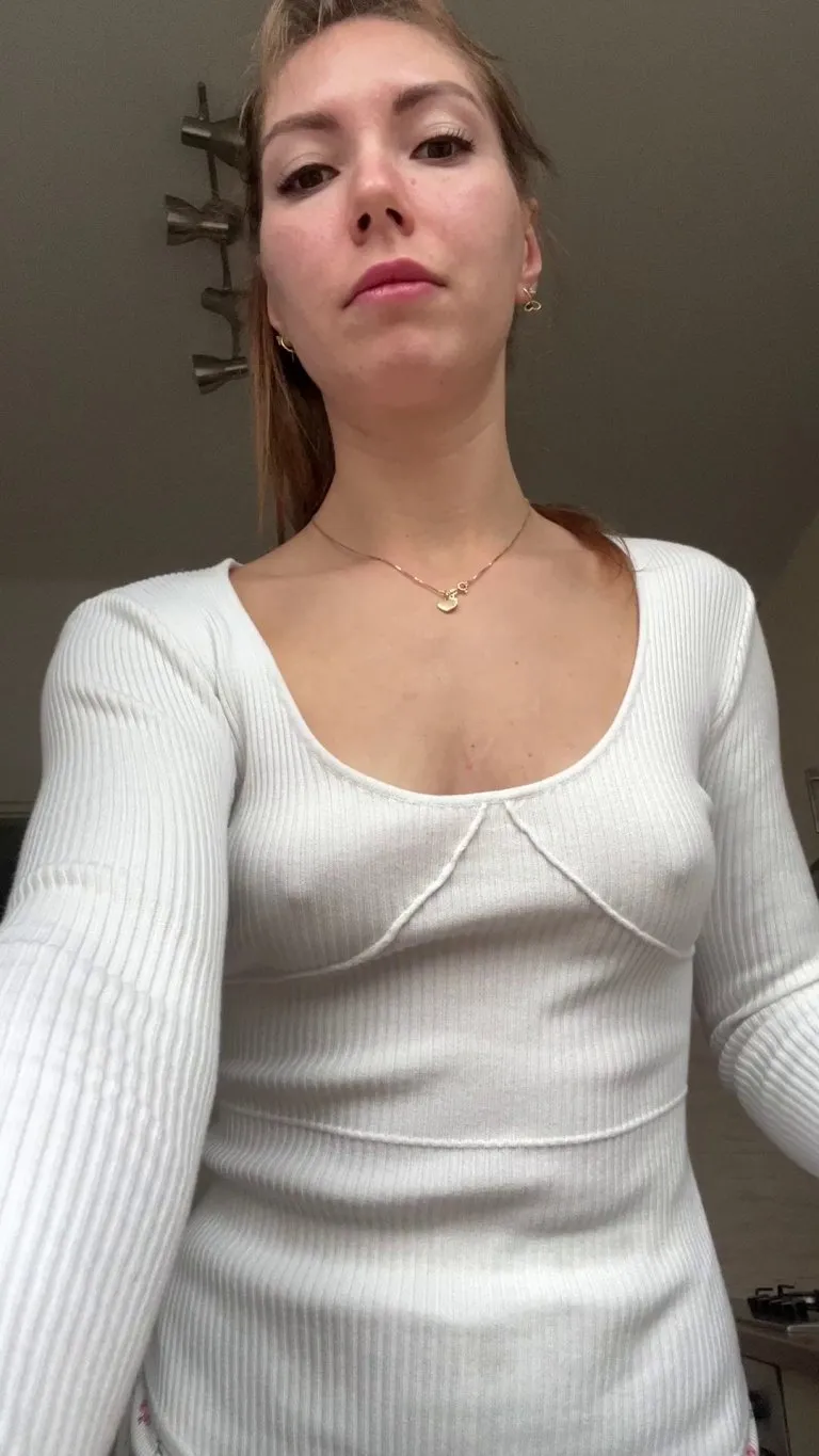 Hypnotic nipple reveal