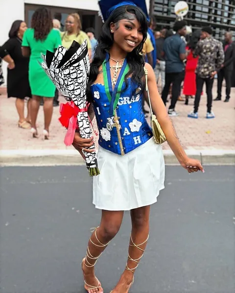 my client requested Natural Glam w/ a small pop of blue ☺️💙