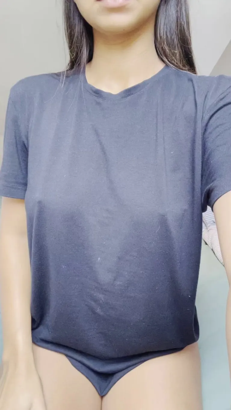 Sunday titty reveal for the boys