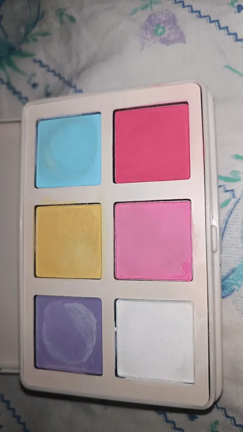 Pastel look with watercolor palette
