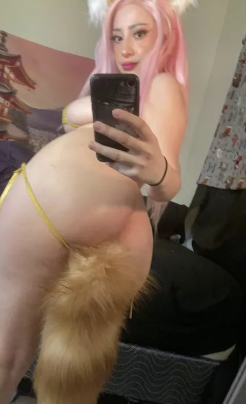 Pull my tail to the side and I’ll make this face when you breed me