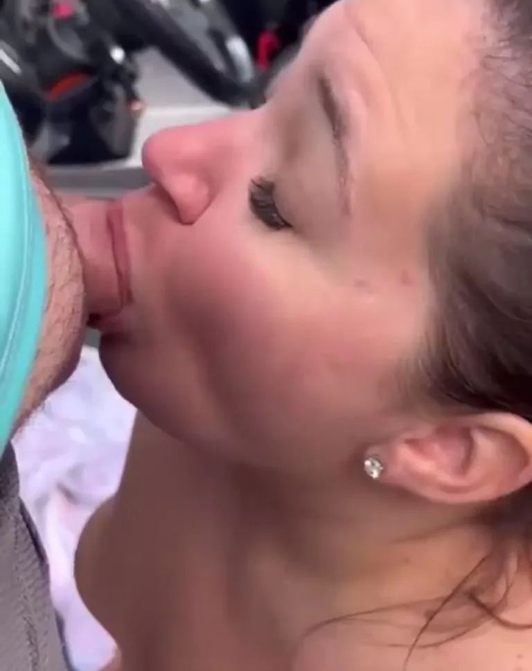 Ever had your little dick sucked in public! Wanna try!