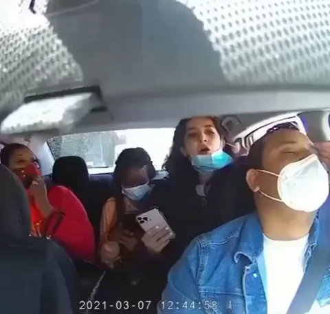 Girl refuses to wear a mask and gets mad at the uber driver