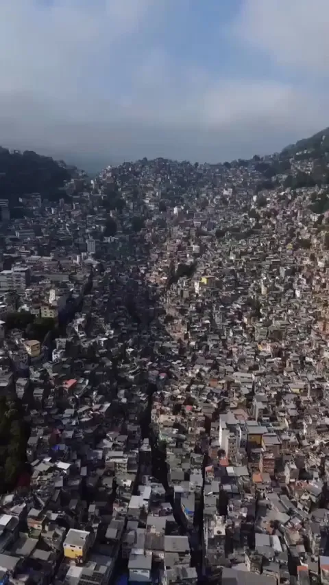 Rocinha, the largest favela in South America. 🏘️🇧🇷