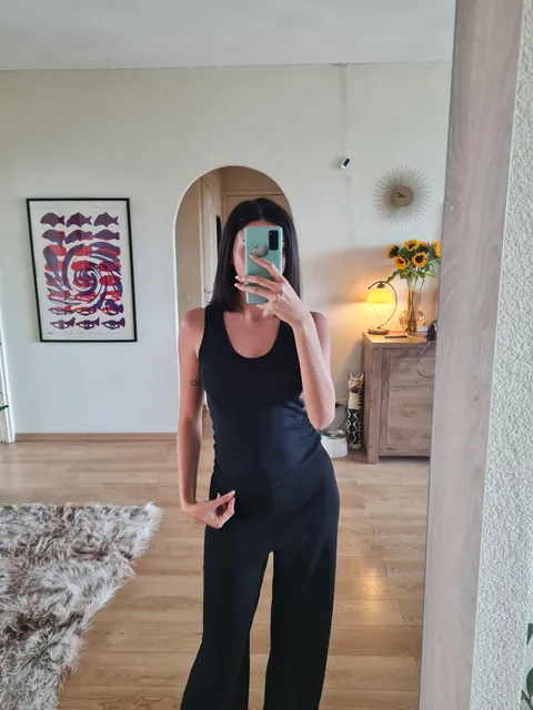 Styling this boring top with a hair clip. Thoughts?