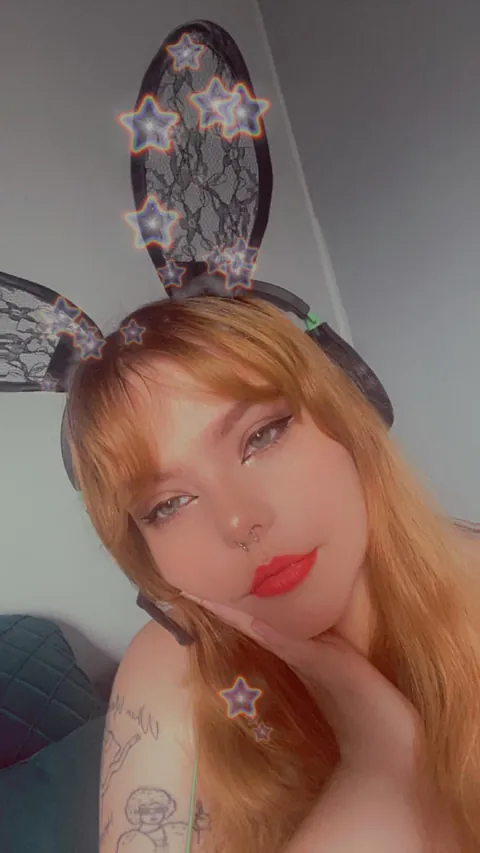 Roast me (24F) recently proposed to my fiancé and he said yes, so let’s see if anyone can ruin my self esteem 🤭