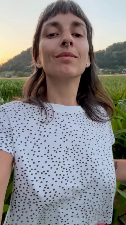 Country girls are more happy