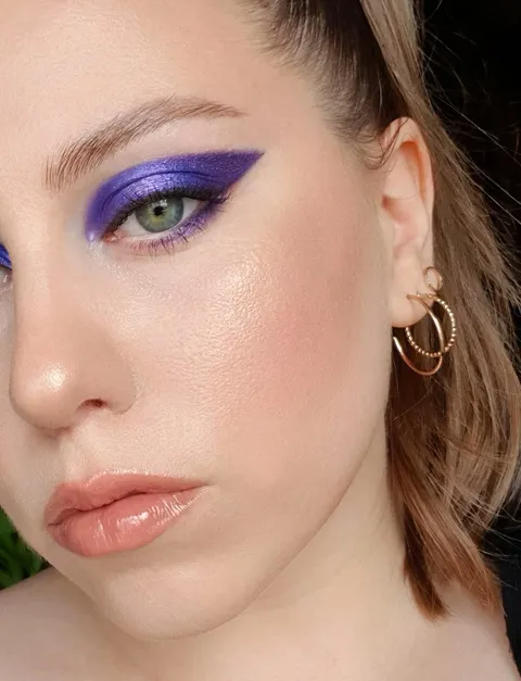 Bold purple "liner" look