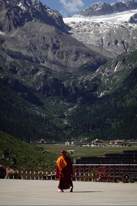 Visited a Tibetan monastery located in a secluded Sichuan valley