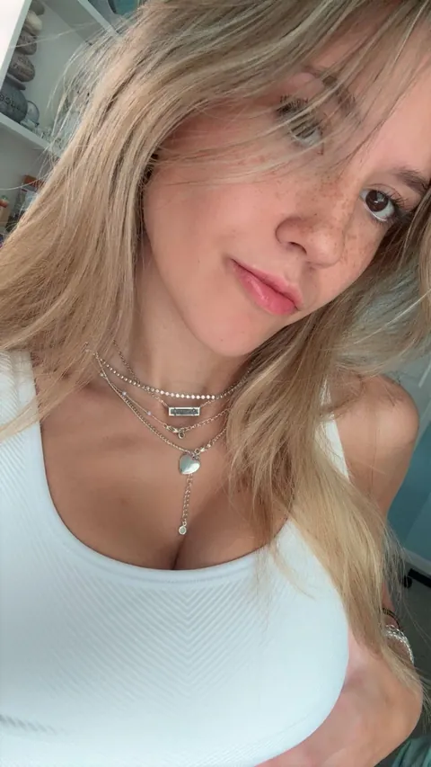 am i hot or cute? 18F