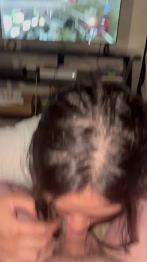 Let me suck your dick while you play COD 👀🙏💕