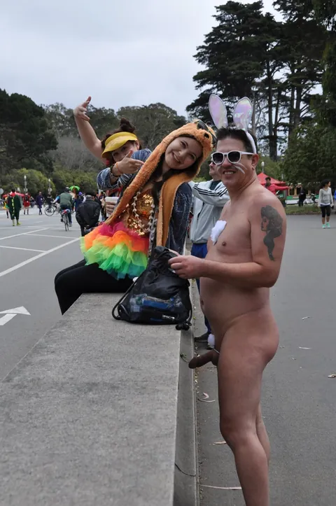 More public erection CFNM fun - blasts from the past at Bay to Breakers