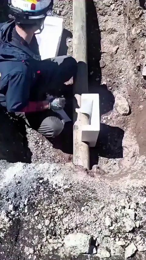 Repairing a Burst Sewer Pipe with the Freezing Method