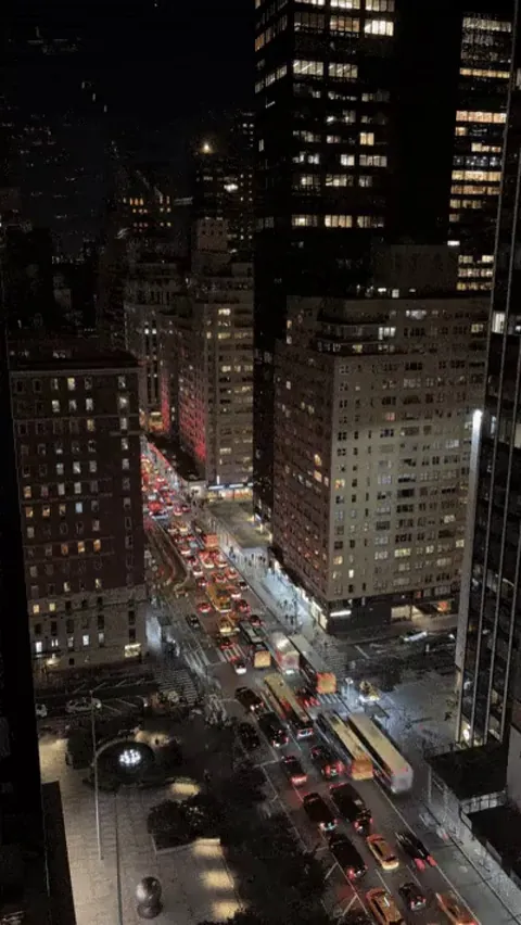 Traffic time lapse (6th ave, NYC)