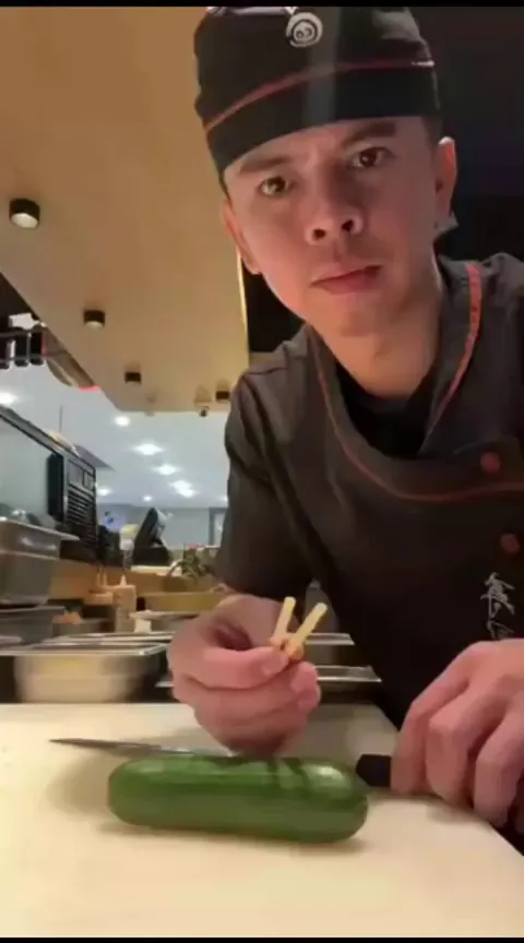 His technique of handling the knife is hard to believe