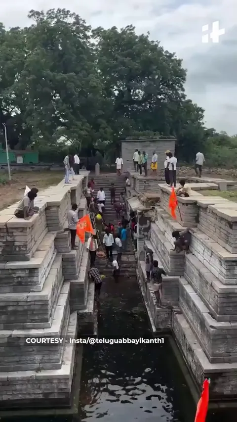 Indian influencer helps clean up an ancient Indian temple