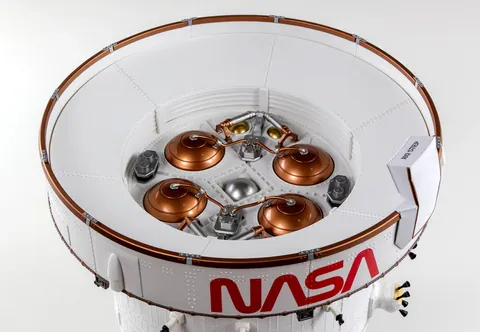 I 3D modeled, 3D printed, painted and assembled the world's most detailed Orion model (1:48, 1:24 scales!). 27 removable (magnetic) parts including the capsule. Enjoy!