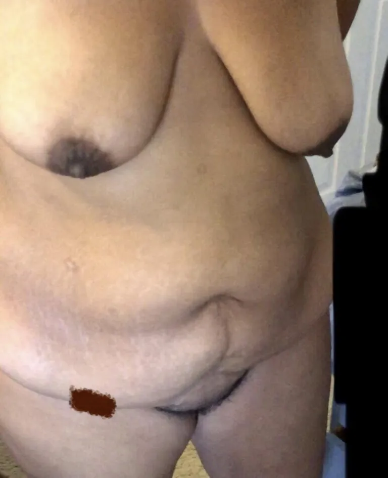 (F) 34, 5'4", 195lbs