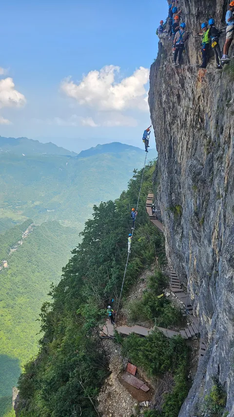 1480 meters big wall Via Ferrata and 168 meters sky ladder climbing challenge in Qixing moutain, Zhangjiajie, China during a solo travel