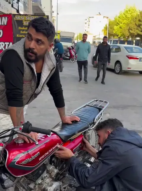 How to kickstart a motorcycle