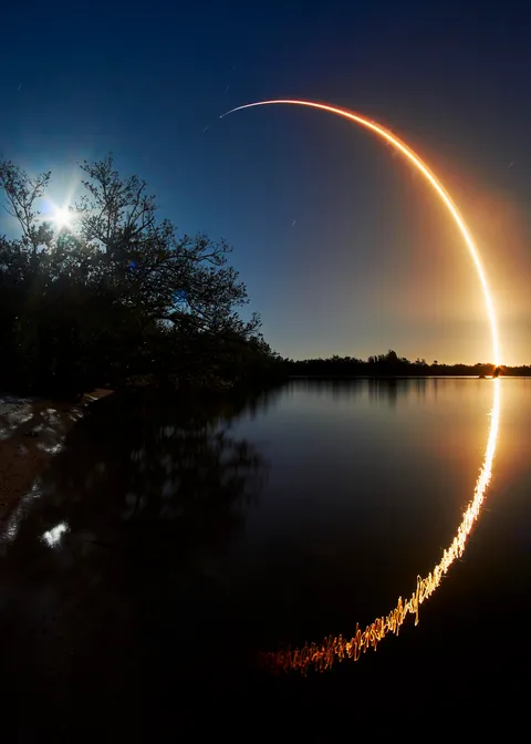 Long exposure of Falcon 9 launching Hispasat’s Amazonas Nexus