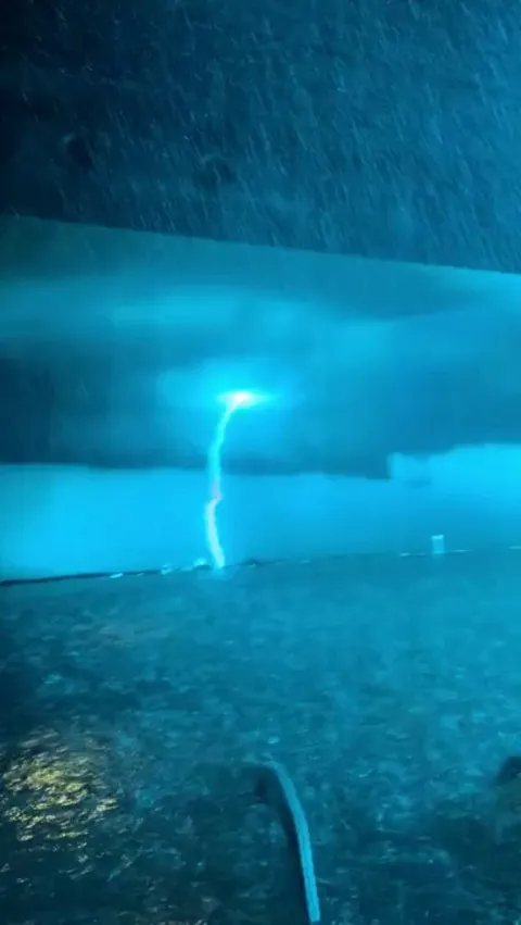 This storm-themed spa room