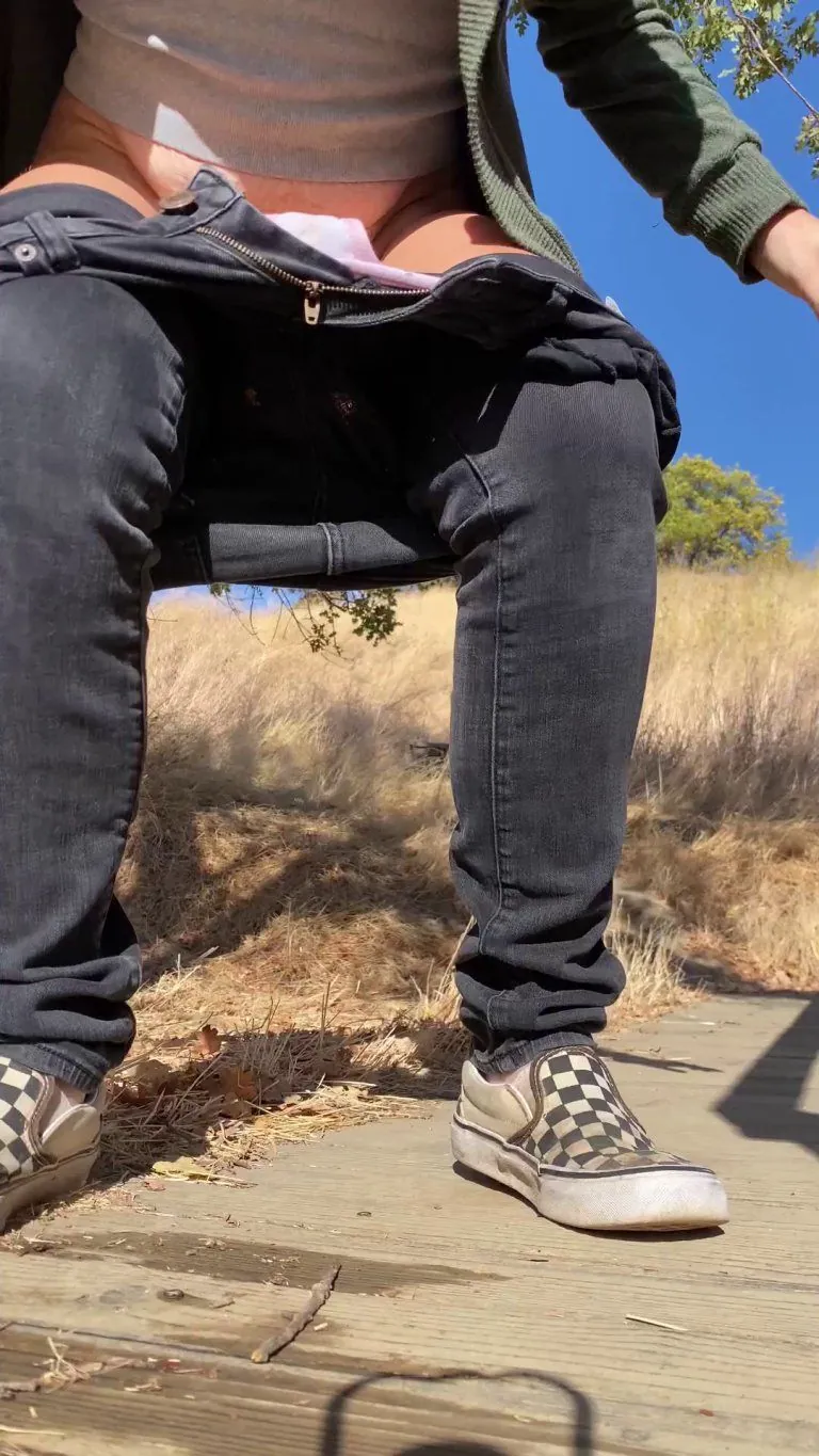 Yes or No to eating pee flavored pussy?