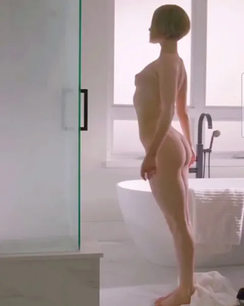 Elena Kampouris - Wifelike #2 (2022)