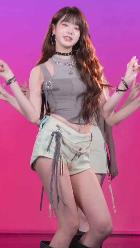 Wonyoung and Rei - IVE