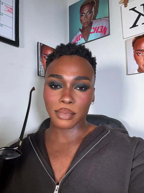 Practicing classic beauty techniques: the smokey eye