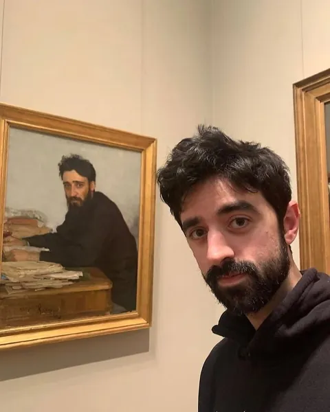 When Museum Visitors Encounter Paintings That Look Uncannily Just Like Them