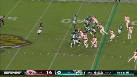 [Highlight] The Chiefs fail to make the easiest interception of all time