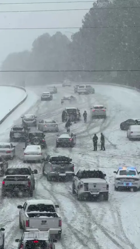 Drivers in North Carolina attempt to navigate crossing a bridge during the snowstorm