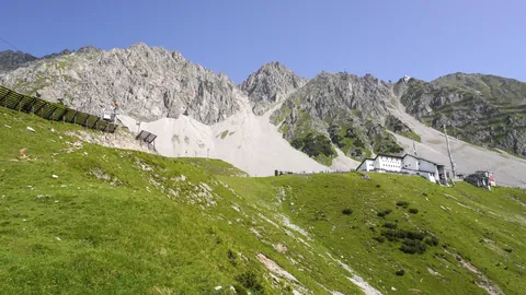 Innsbruck is wild. You can literally grab a coffee in a medieval old town and be sitting on a 2,300m alpine ridge 45 minutes later. Nordkette photo dump [OC]