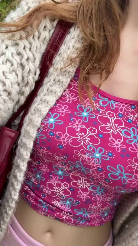 Just taking a quick stroll through a public garden 🤭with my tits out 🙈💕