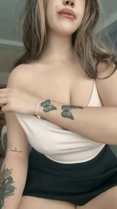 Bet your cum would look perfect on momy’s titties